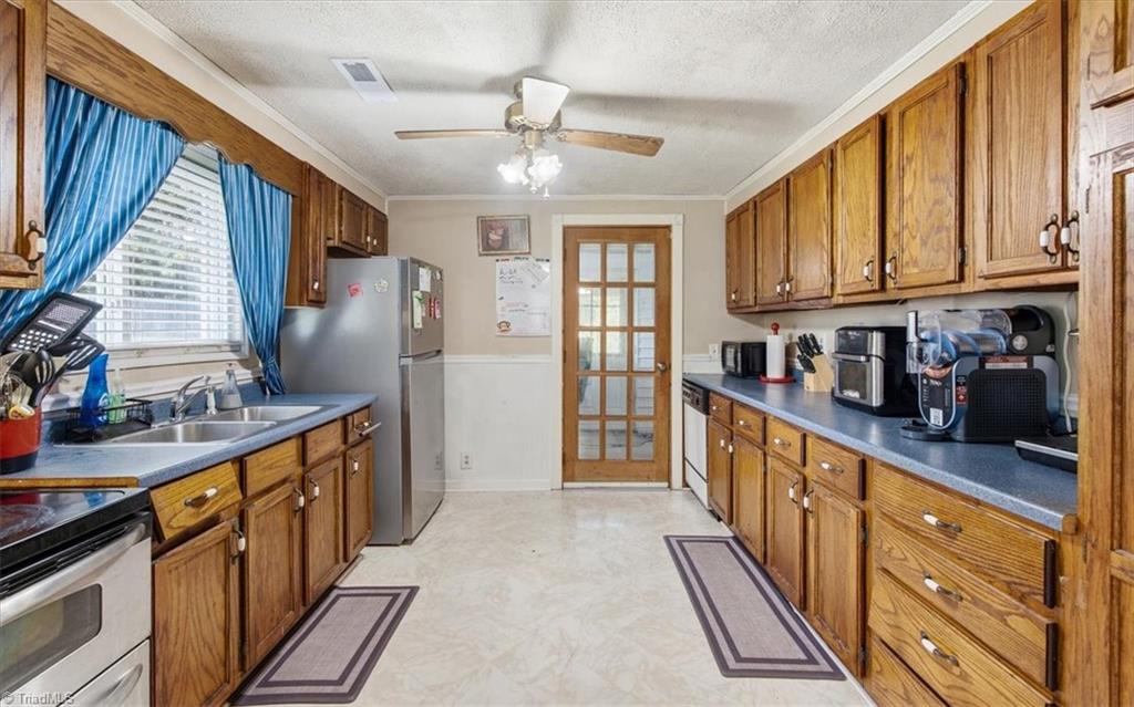 3914 Macarthur Road Property Photo 5