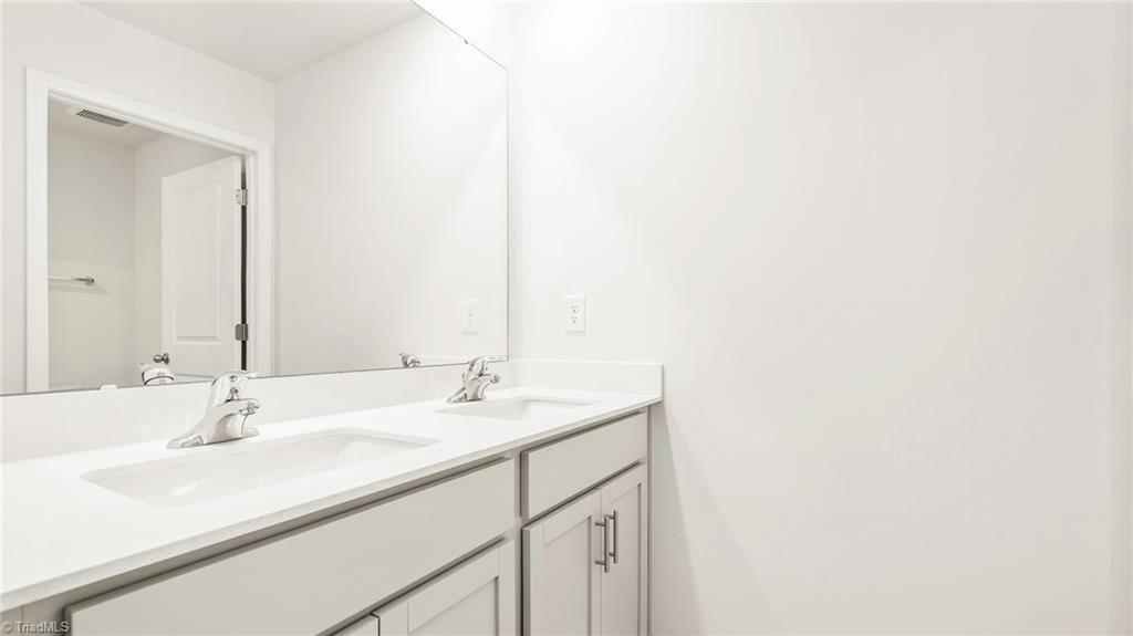 204 Hungerford Boulevard Property Photo 3