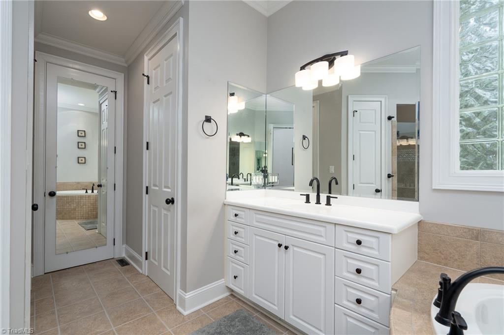 1820 Southpoint Lane Property Photo 24