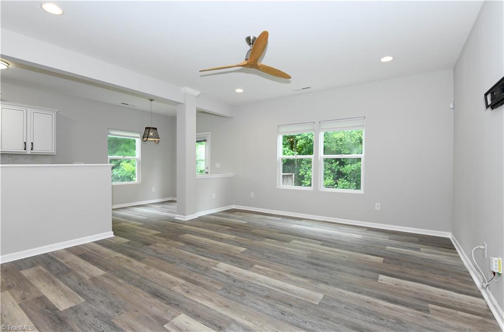 5904 Boxelder Cove Property Photo 3