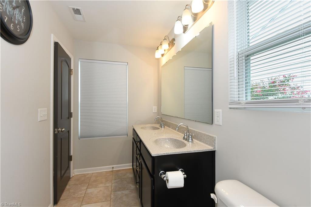 5904 Boxelder Cove Property Photo 12