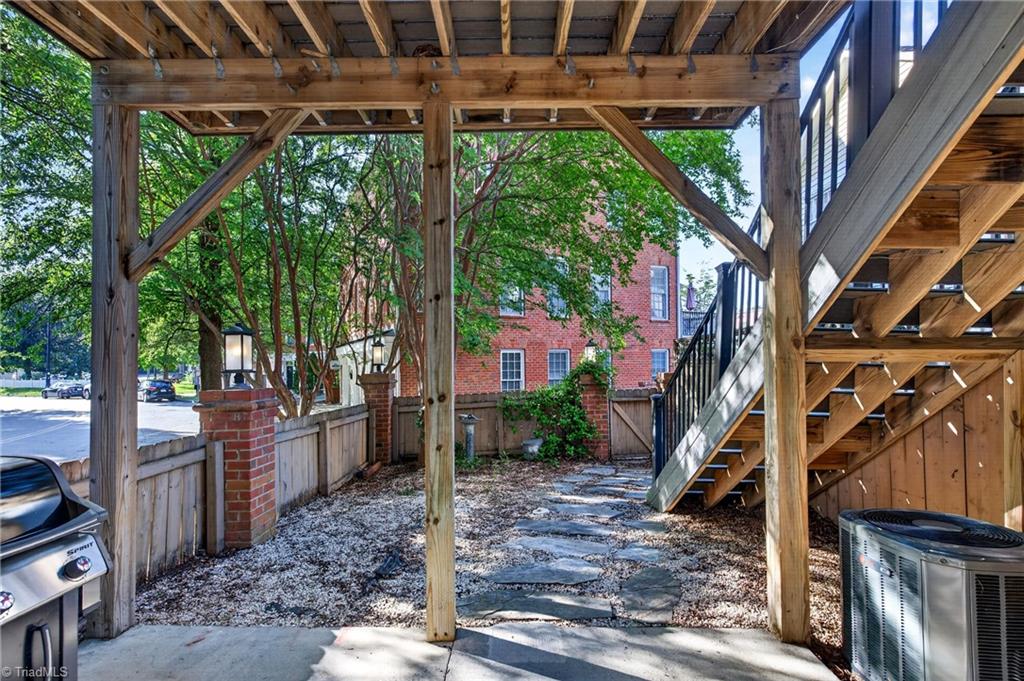 201 Southside Square Property Photo 17