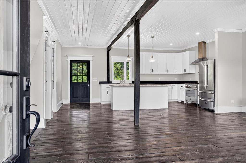 2428 Glade Road Property Photo 15