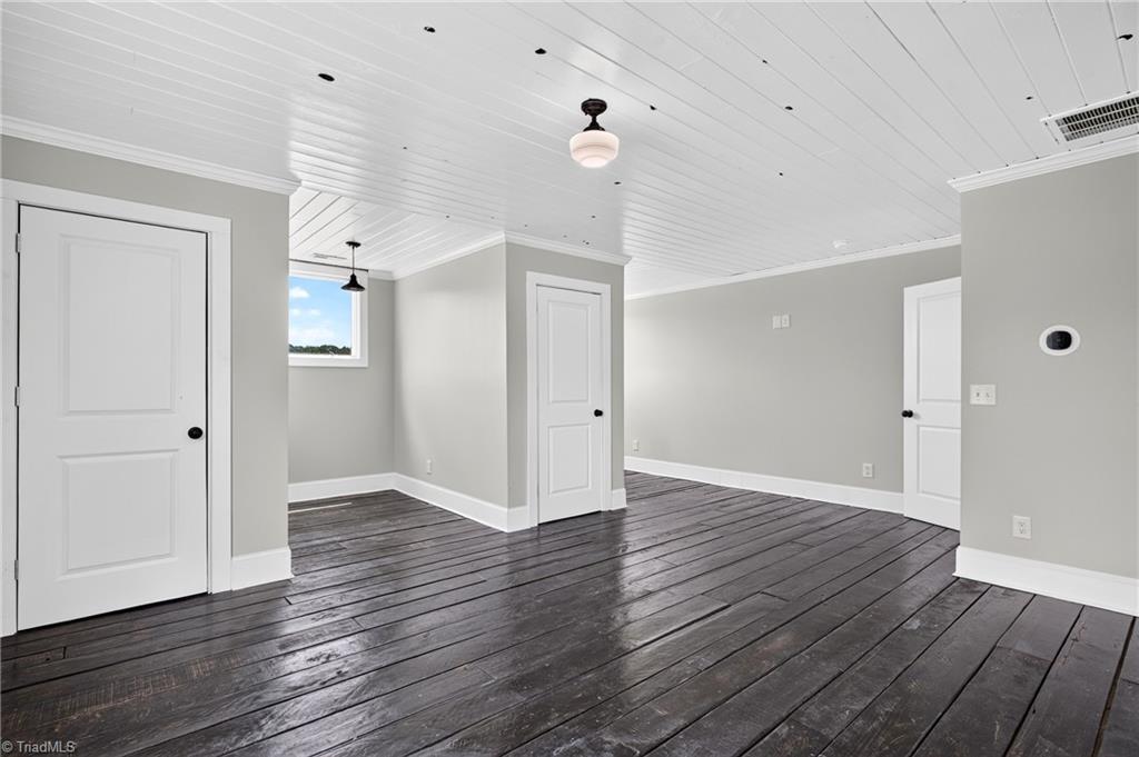 2428 Glade Road Property Photo 28