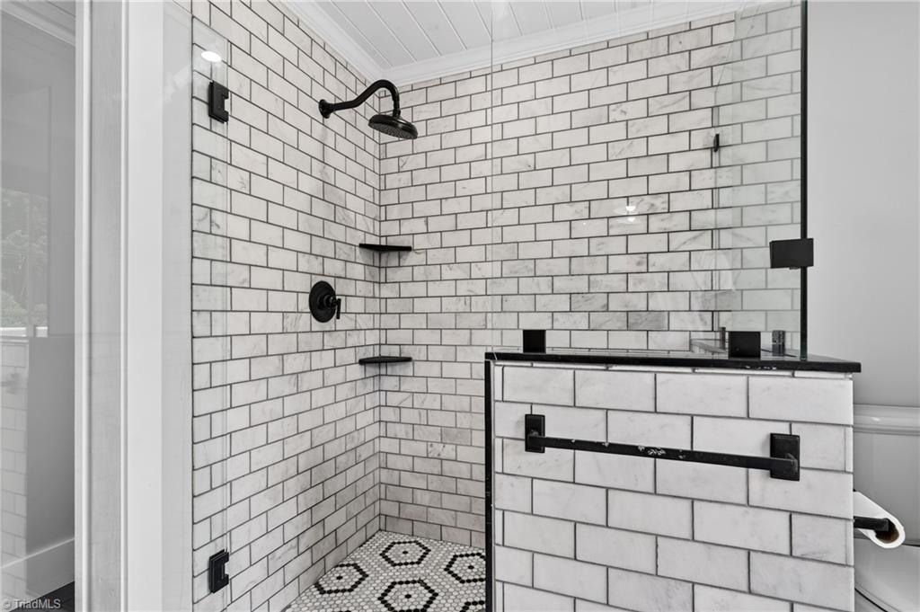 2428 Glade Road Property Photo 34