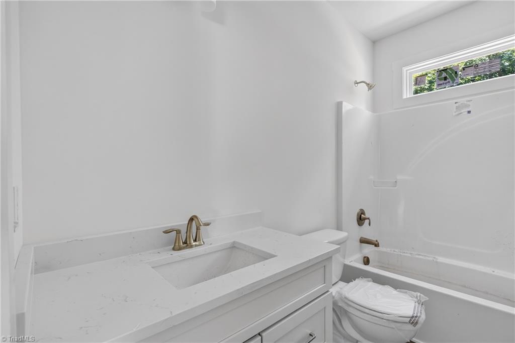 391 Needmore Road Property Photo 10