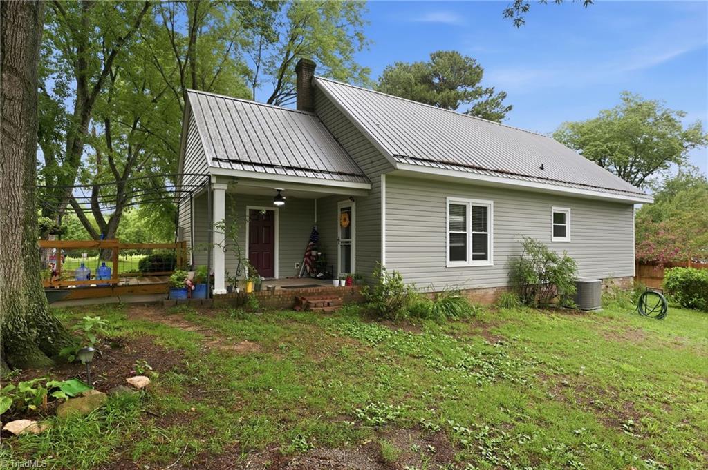 8643 Nc Highway 150 Property Photo 5