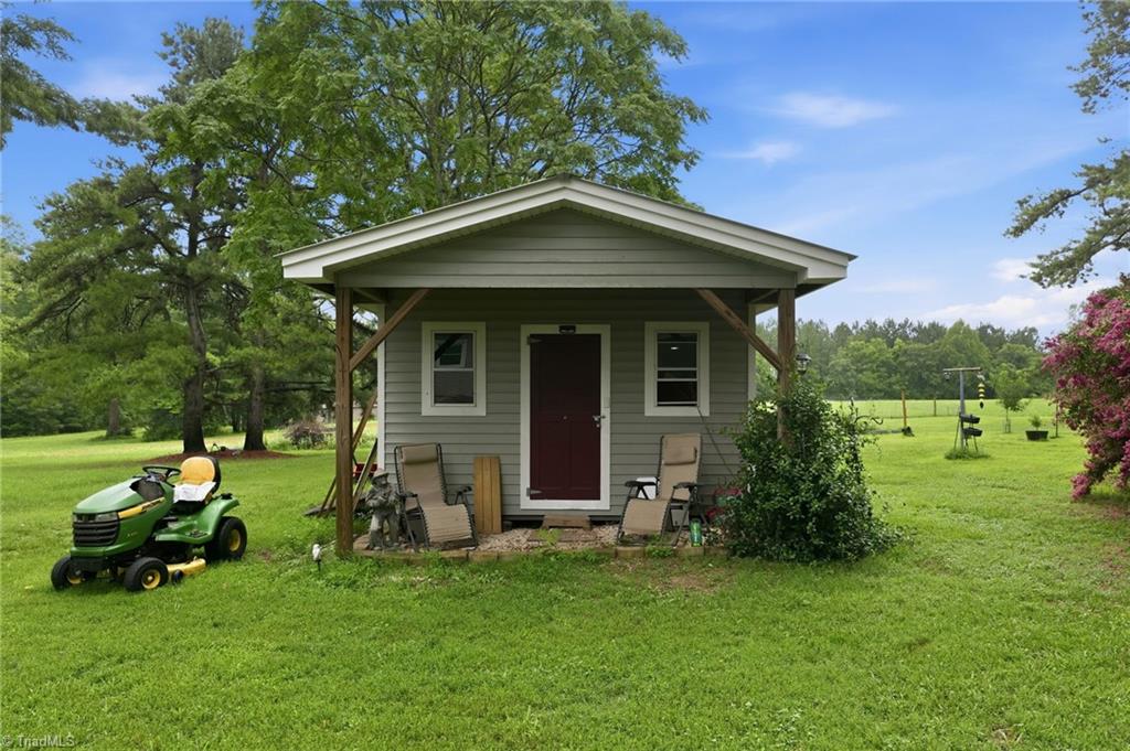 8643 Nc Highway 150 Property Photo 9