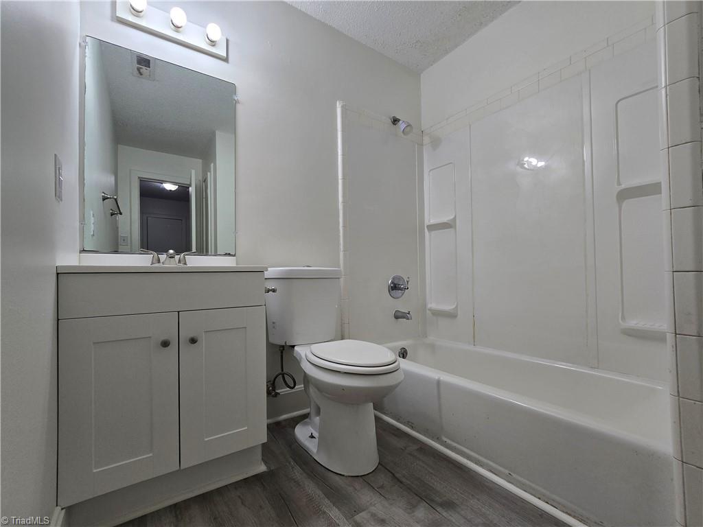 3620 Clemmons Road Apt 12 Property Photo 4
