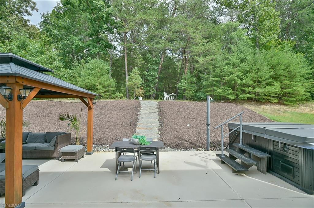 1017 Scotch Pine Way Property Photo 4