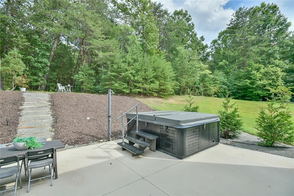 1017 Scotch Pine Way Property Photo 5