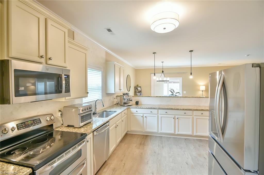 1017 Scotch Pine Way Property Photo 11