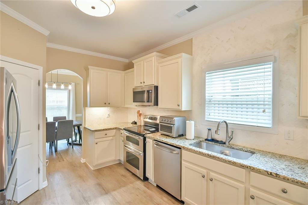 1017 Scotch Pine Way Property Photo 12
