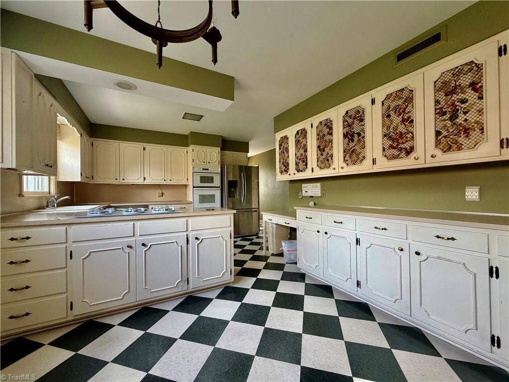 3921 Madison Avenue Property Photo 10