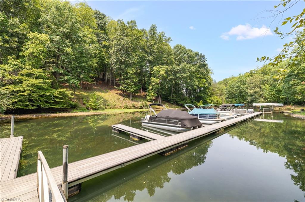 400 Crossing Creek Drive Property Photo 1