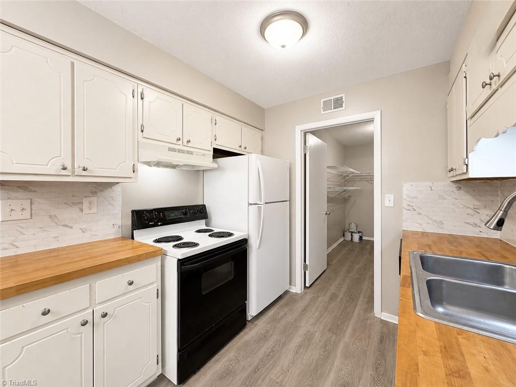 2235 Sunderland Road # 98c Property Photo 8