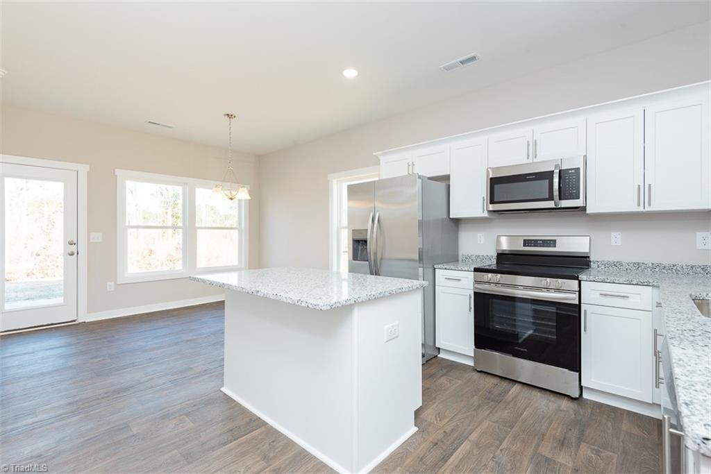 1061 Pinnix Loop Property Photo 4