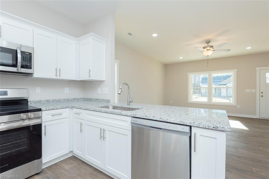 1061 Pinnix Loop Property Photo 5