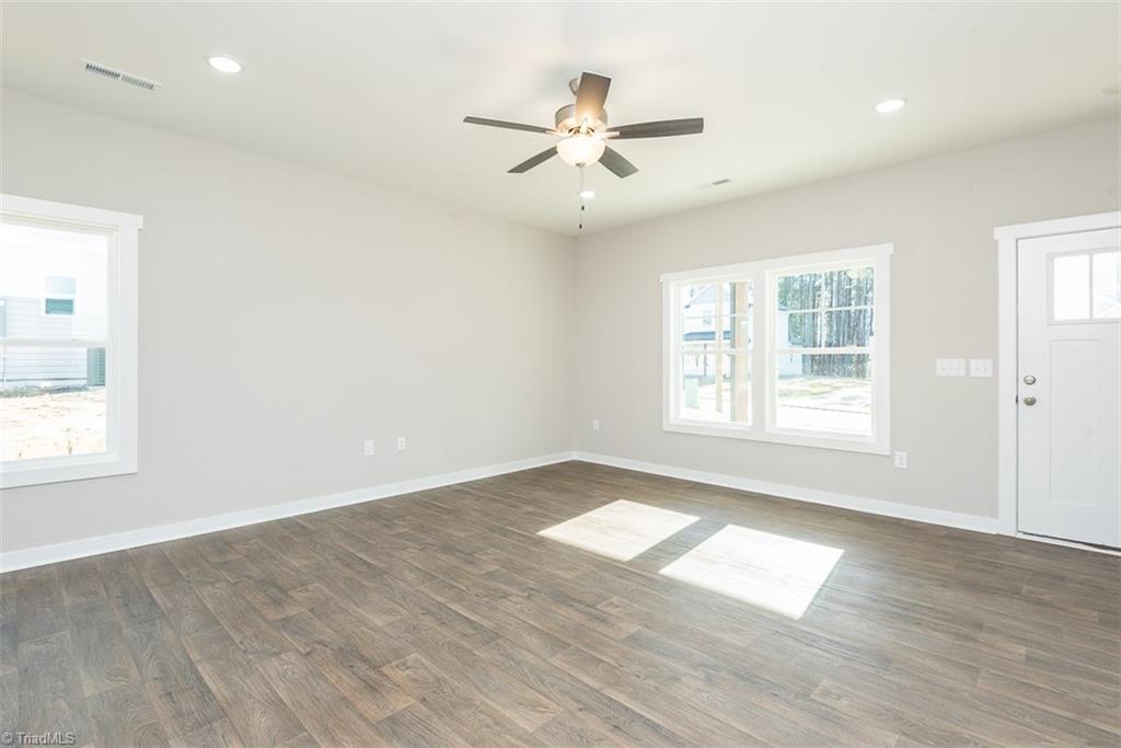 1061 Pinnix Loop Property Photo 6