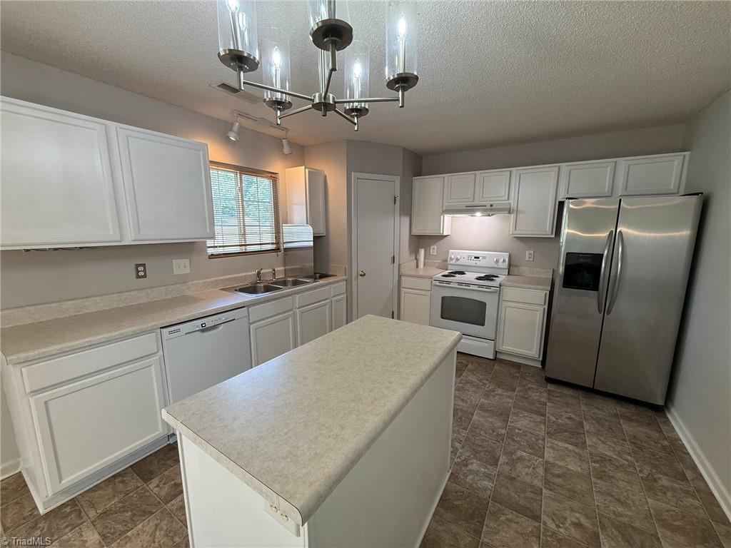 809 Topsail Drive Property Photo 4