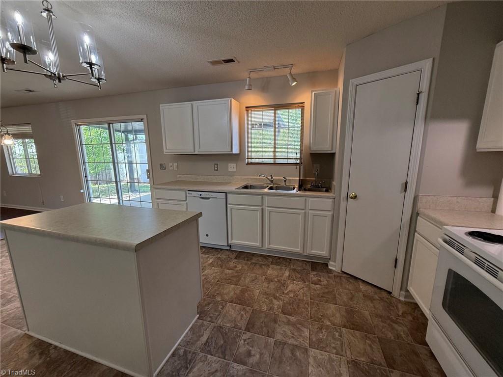 809 Topsail Drive Property Photo 8