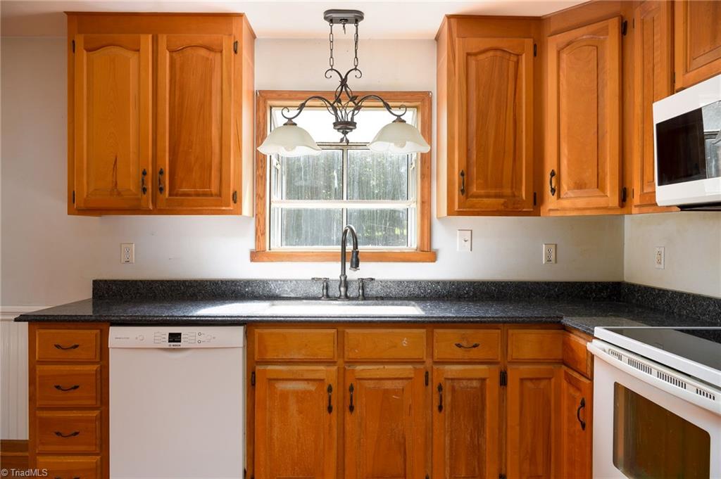 540 Waters Road Property Photo 8