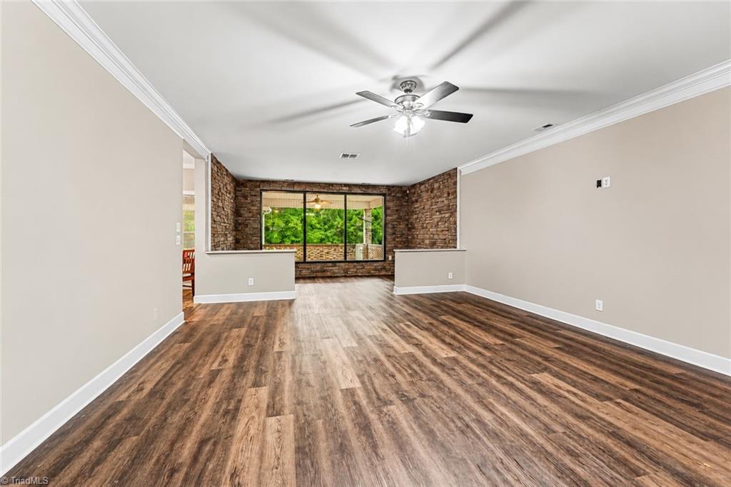 9190 Laurel Glenn Drive Property Photo 5