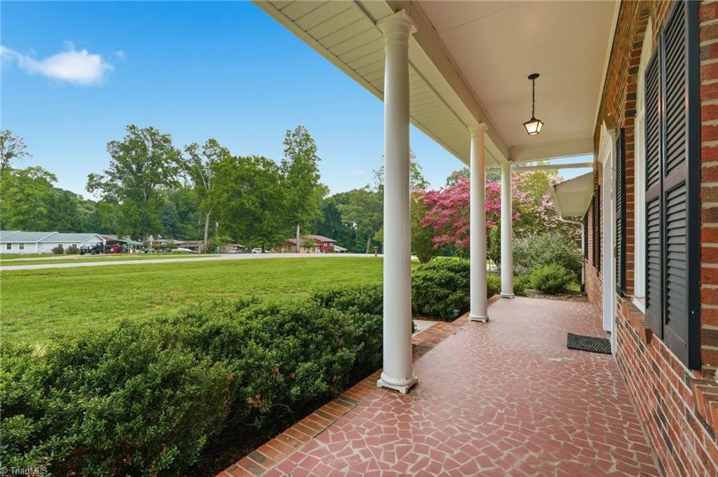 140 Clifton Drive Property Photo 4
