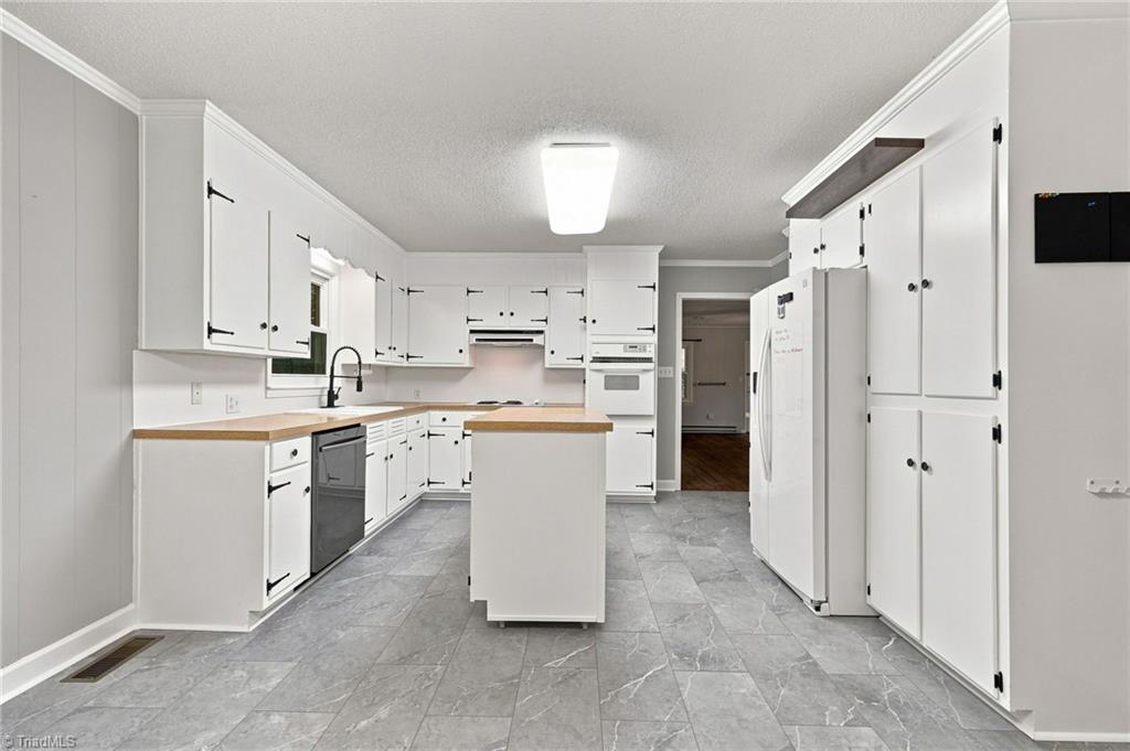 140 Clifton Drive Property Photo 20