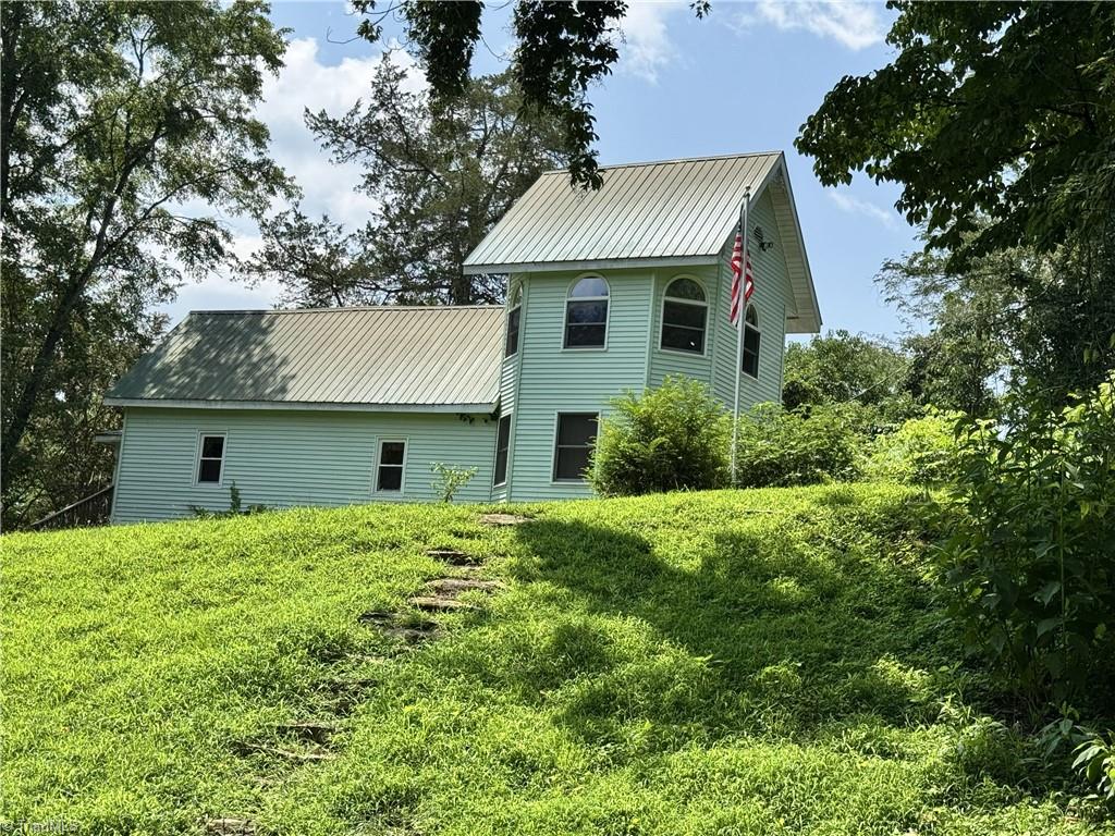 137 Old Rockford Road Property Photo 1