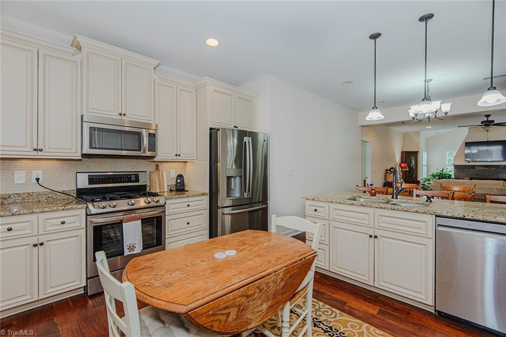 2509 Longshadow Drive Property Photo 14