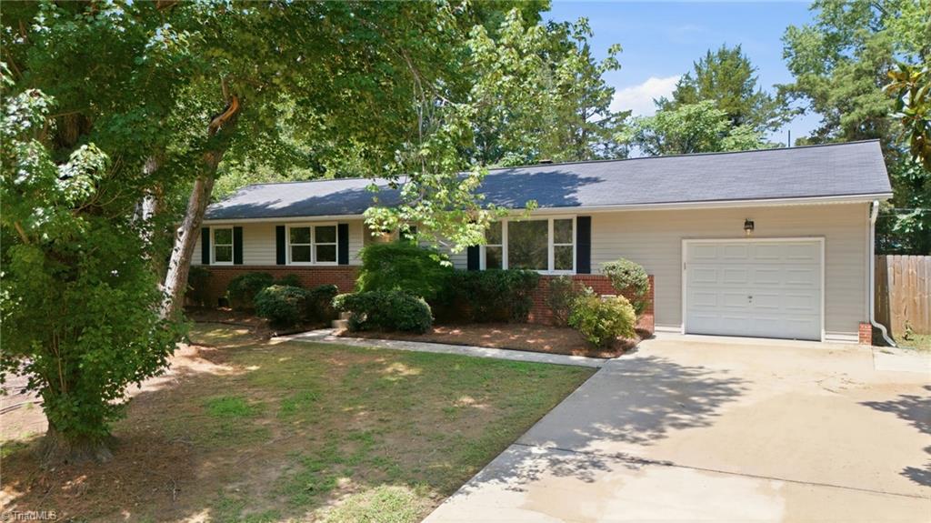 2112 Kello Drive Property Photo 1