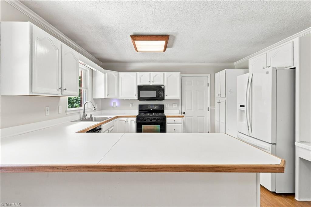 2112 Kello Drive Property Photo 5