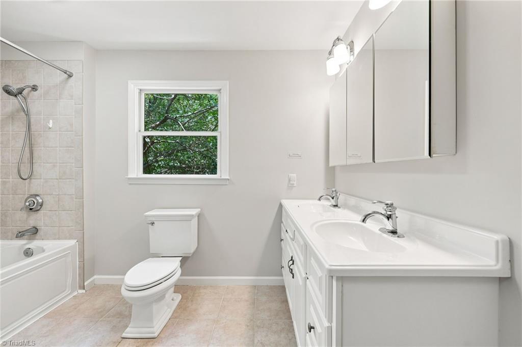 2112 Kello Drive Property Photo 9