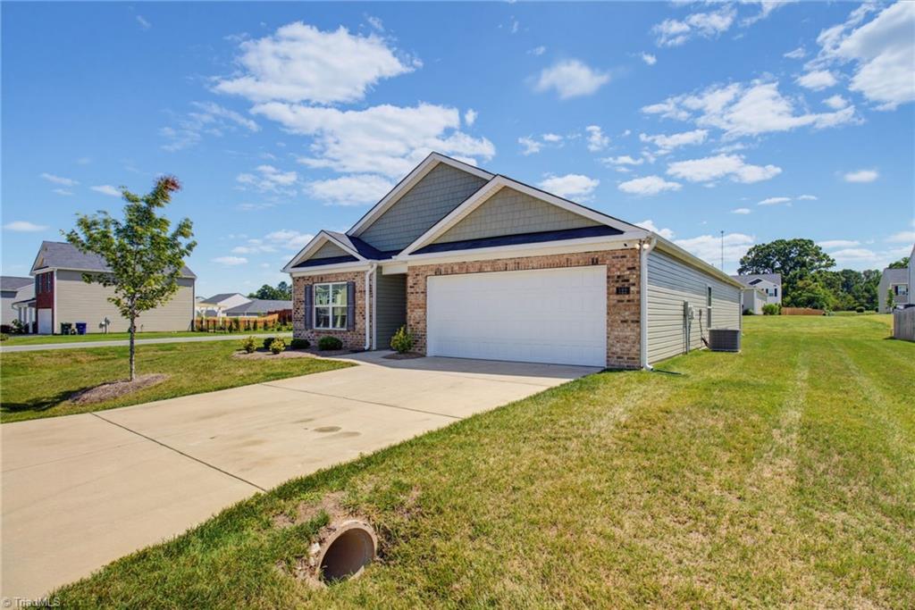 122 Stone River Way Property Photo 2