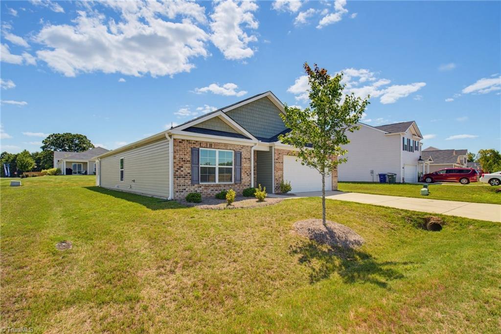 122 Stone River Way Property Photo 3