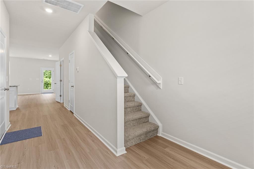 2128 Willow Glen Drive Property Photo 6