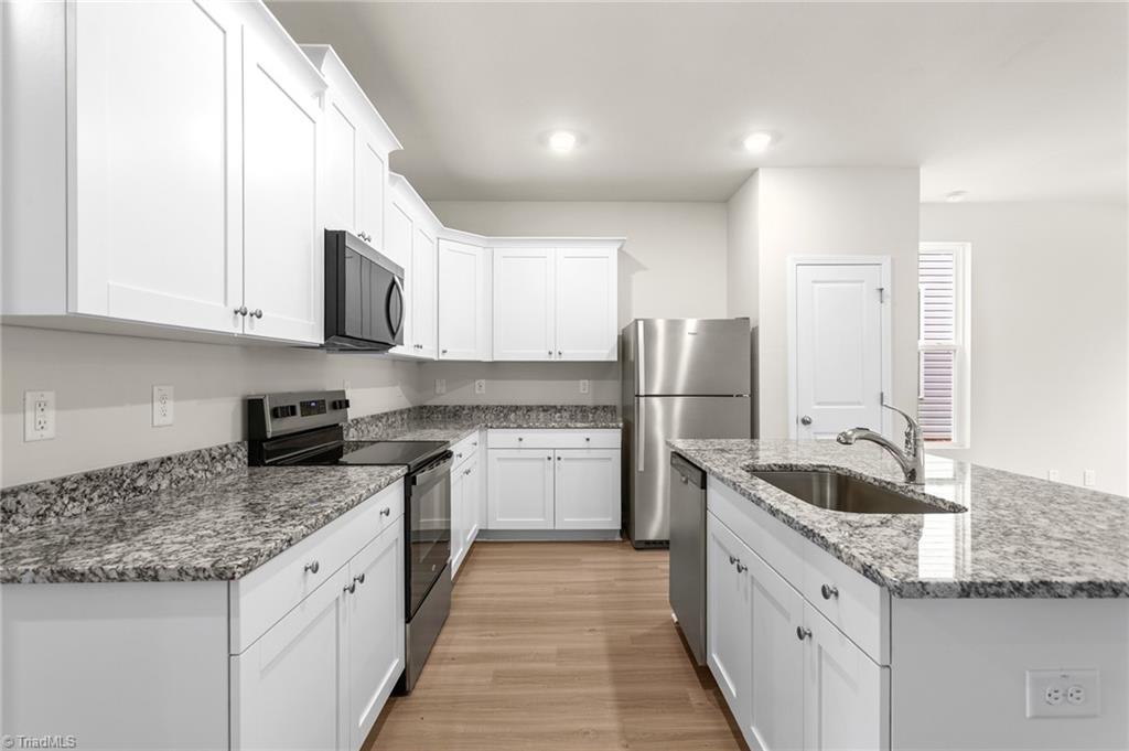 2128 Willow Glen Drive Property Photo 8