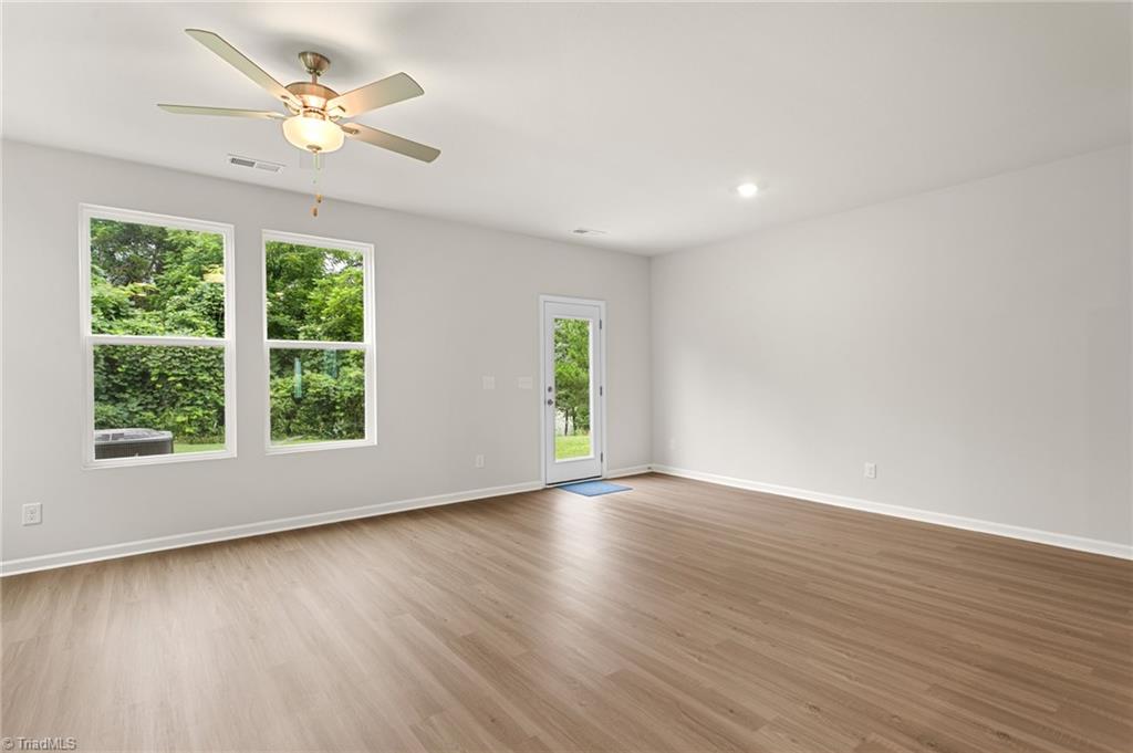 2128 Willow Glen Drive Property Photo 12