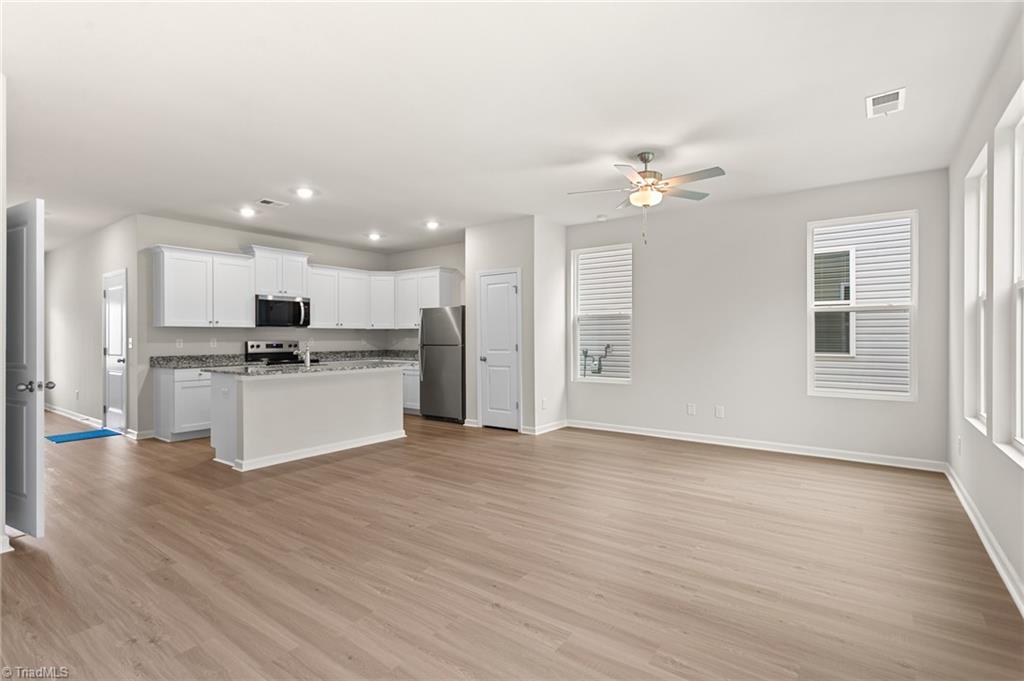 2128 Willow Glen Drive Property Photo 14