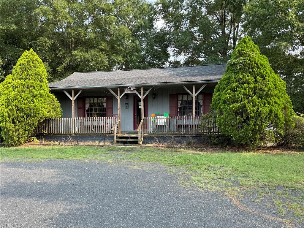 1624 E Meadow Road Property Photo 1
