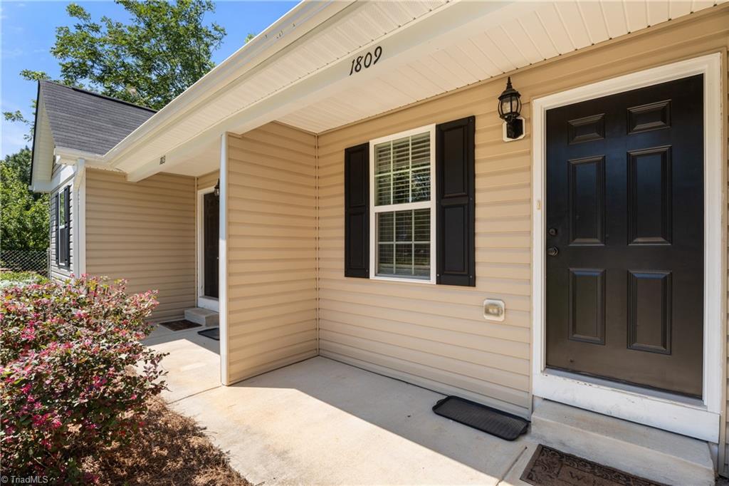 1809 Alyssum Place Property Photo 4