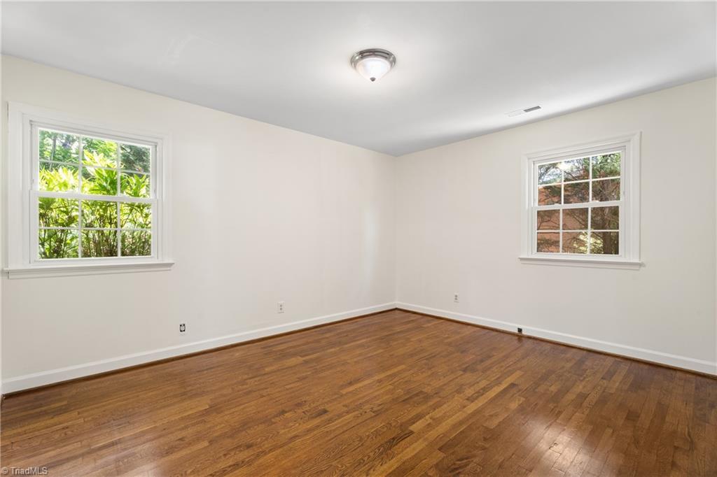 4831 Welwyn Road Property Photo 14