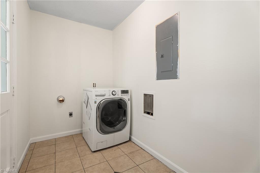 4831 Welwyn Road Property Photo 23