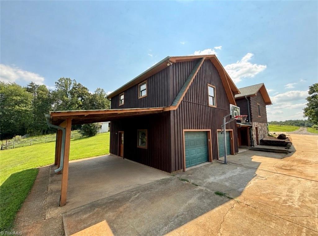 300 Tom Hunter Road Property Photo 4