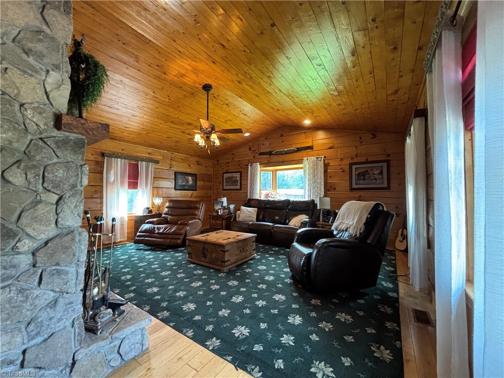300 Tom Hunter Road Property Photo 19