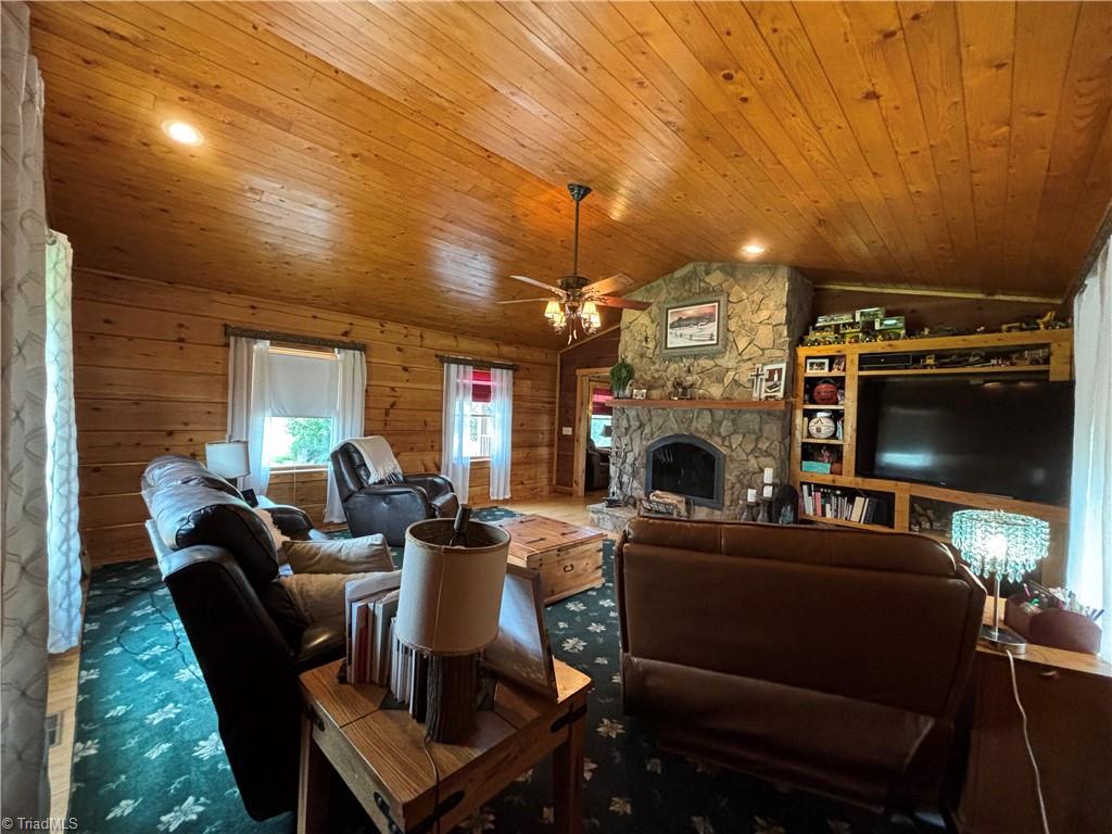 300 Tom Hunter Road Property Photo 20