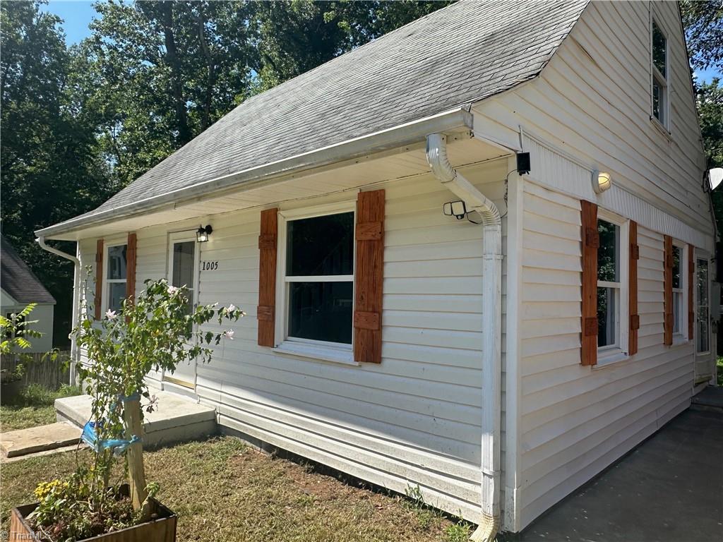 1005 William Drive Property Photo 4