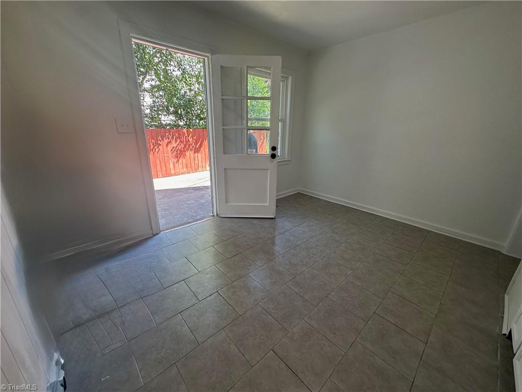 1005 William Drive Property Photo 11