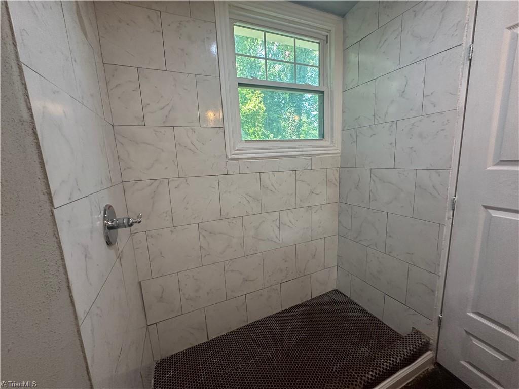 1005 William Drive Property Photo 17